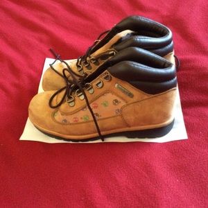 Tan used timberland boots in very good condition